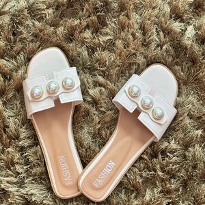 Beige pearl sandals
